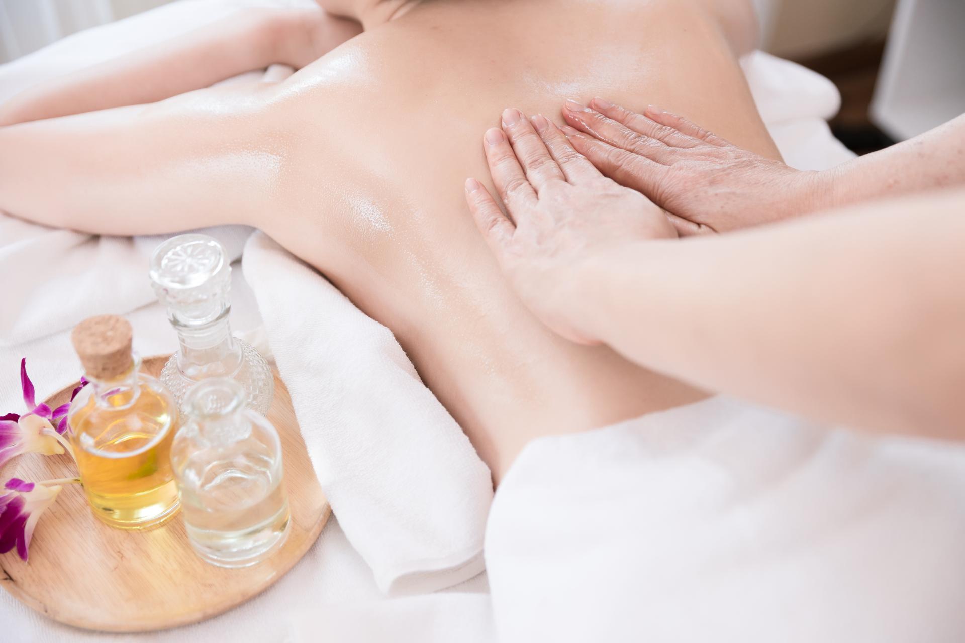 Relaxing oil massage at beauty spa salon.